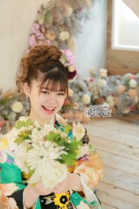 振袖　スタジオ　花束　ヘアスタイル