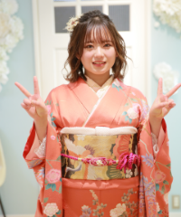 振袖の女の子とおめでとうの色紙