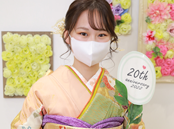 成人式に来た振袖の二人の女の子