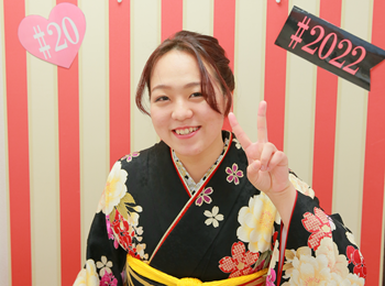 笑顔の振袖女子