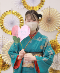 振袖の女の子とおめでとうの色紙