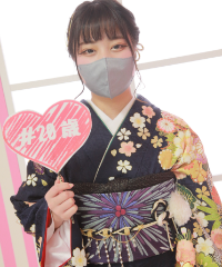 振袖の女の子とおめでとうの色紙