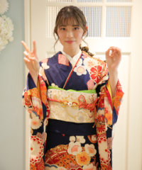 振袖の女の子とおめでとうの色紙