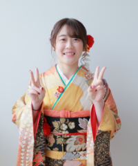振袖の女の子とおめでとうの色紙