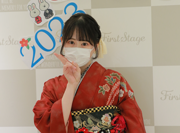 振袖を着ている金髪の女の子