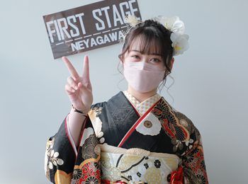 笑顔の振袖女子