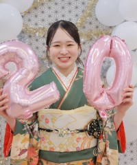 振袖の女の子とおめでとうの色紙