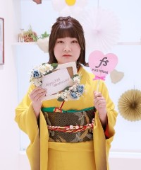 振袖の女の子とおめでとうの色紙
