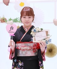 振袖の女の子とおめでとうの色紙