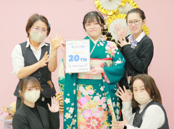 振袖を着ている金髪の女の子