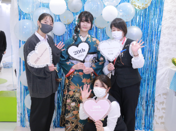 笑顔の振袖女子