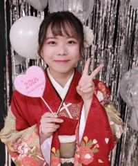 振袖の女の子とおめでとうの色紙