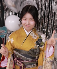 振袖の女の子とおめでとうの色紙