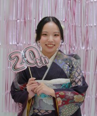 振袖の女の子とおめでとうの色紙