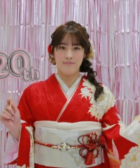 振袖の女の子とおめでとうの色紙