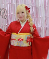 振袖の女の子とおめでとうの色紙