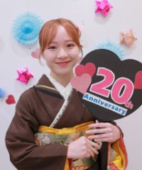 振袖の女の子とおめでとうの色紙