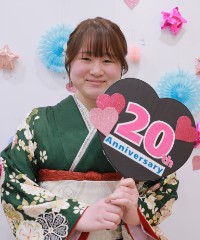 振袖の女の子とおめでとうの色紙