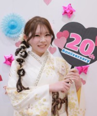 振袖の女の子とおめでとうの色紙