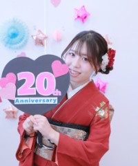 振袖の女の子とおめでとうの色紙