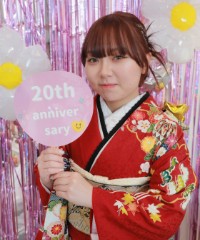 振袖の女の子とおめでとうの色紙