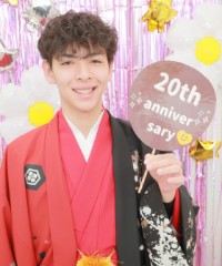 振袖の女の子とおめでとうの色紙