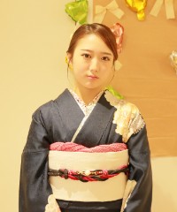 振袖の女の子とおめでとうの色紙