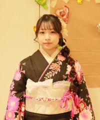 振袖の女の子とおめでとうの色紙