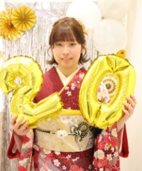 振袖の女の子とおめでとうの色紙