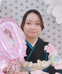 振袖の女の子とおめでとうの色紙