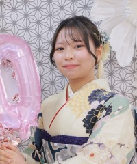 振袖の女の子とおめでとうの色紙