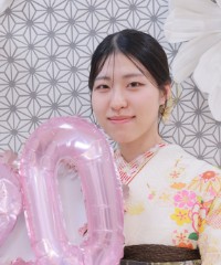 振袖の女の子とおめでとうの色紙