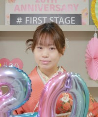 振袖の女の子とおめでとうの色紙