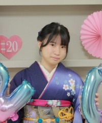 振袖の女の子とおめでとうの色紙