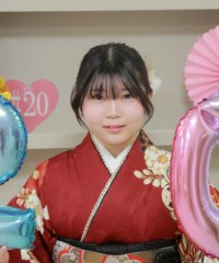 振袖の女の子とおめでとうの色紙