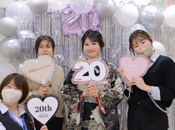 振袖を着ている金髪の女の子