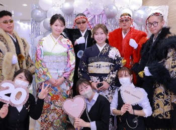 笑顔の振袖女子