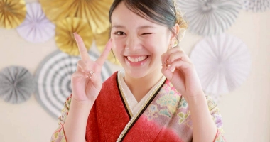成人式振袖購入プラン|振袖プラン|振袖レンタル&購入|大阪・京都・奈良・兵庫・四日市の成人式撮影ならファーストステージへ|04 モデル撮影100カット無料