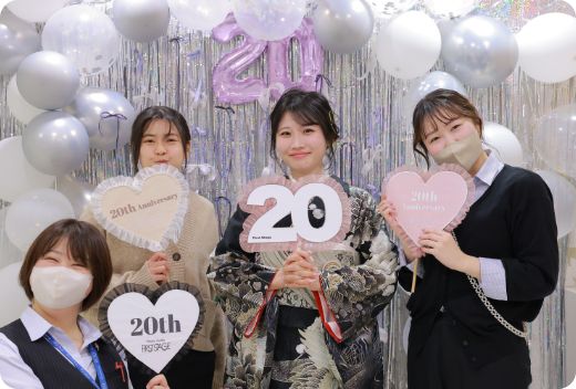 成人式お仕度満足度98％以上！｜奈良・大阪・京都・兵庫・三重で振袖レンタル・購入、成人式写真撮影ならファーストステージ