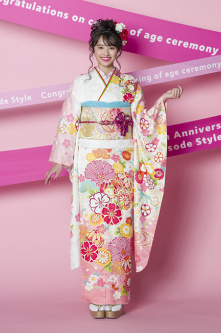 かわいい系の白色振袖