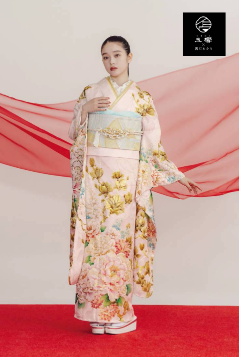 高石あかりの最新振袖