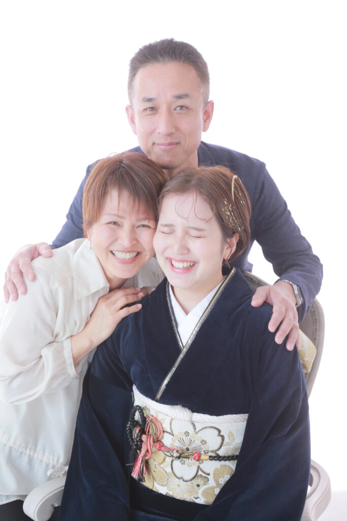 振袖 ショートへア 家族写真