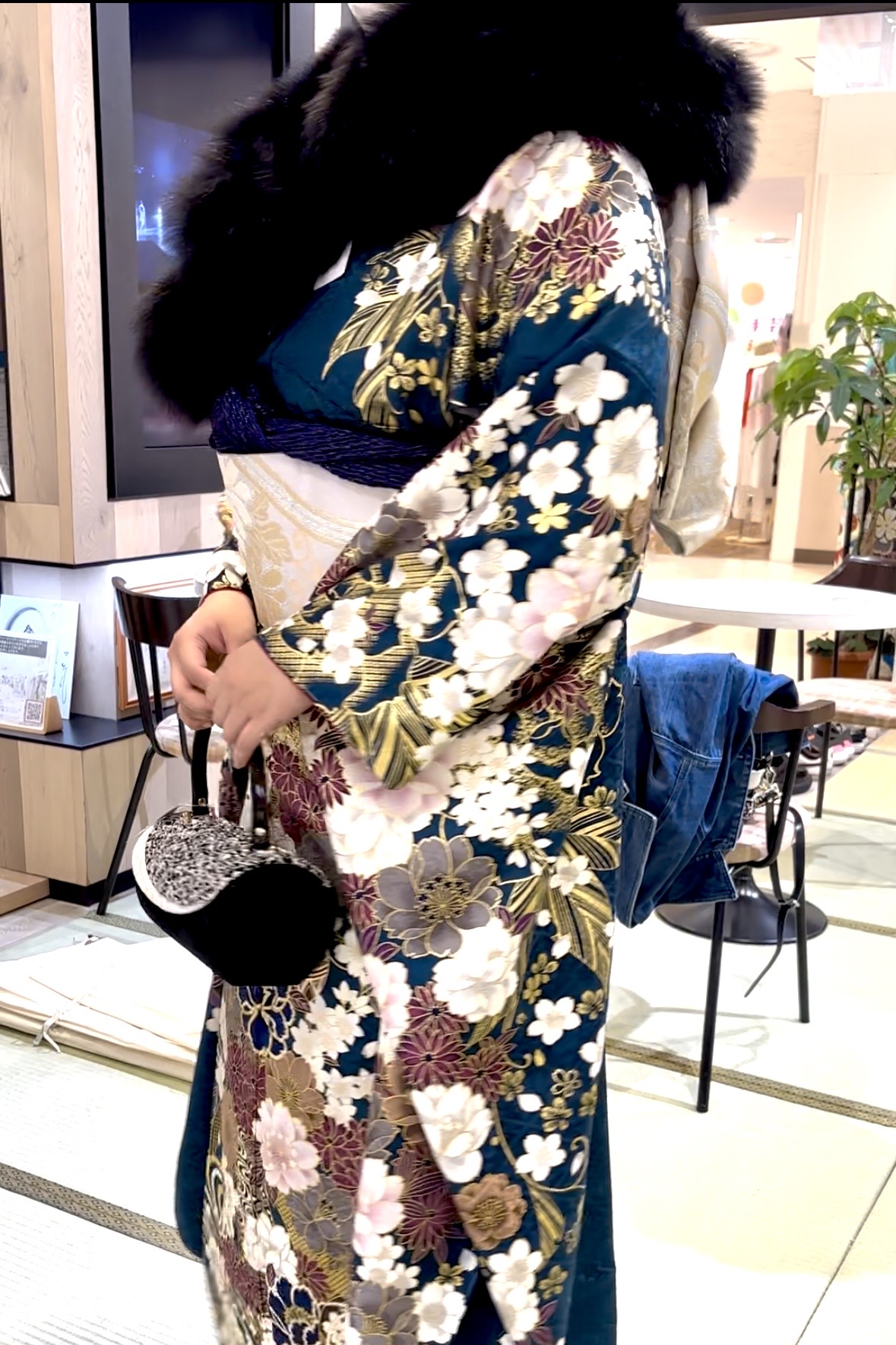 【振袖コーディネート】振袖につけるふわふわのショール！ホントに必要？京ろまん加古川店