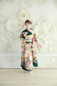振袖　緑　前撮り　スタジオ　振袖選び