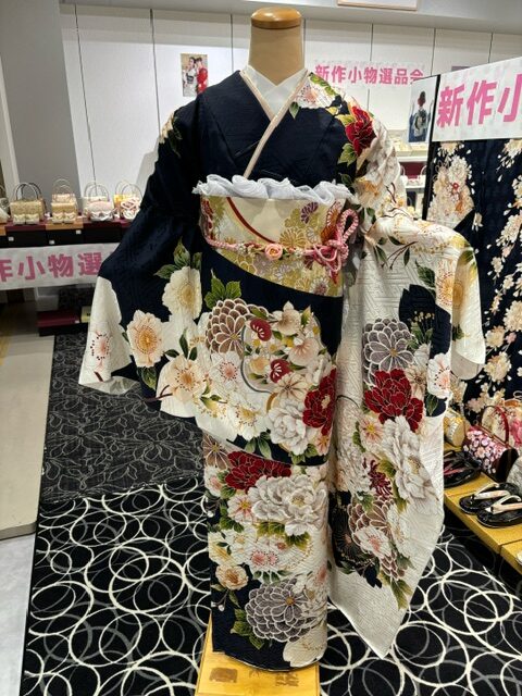 新作紺のお振袖
