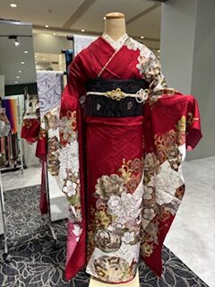振袖の色による雰囲気の違いについて！！
