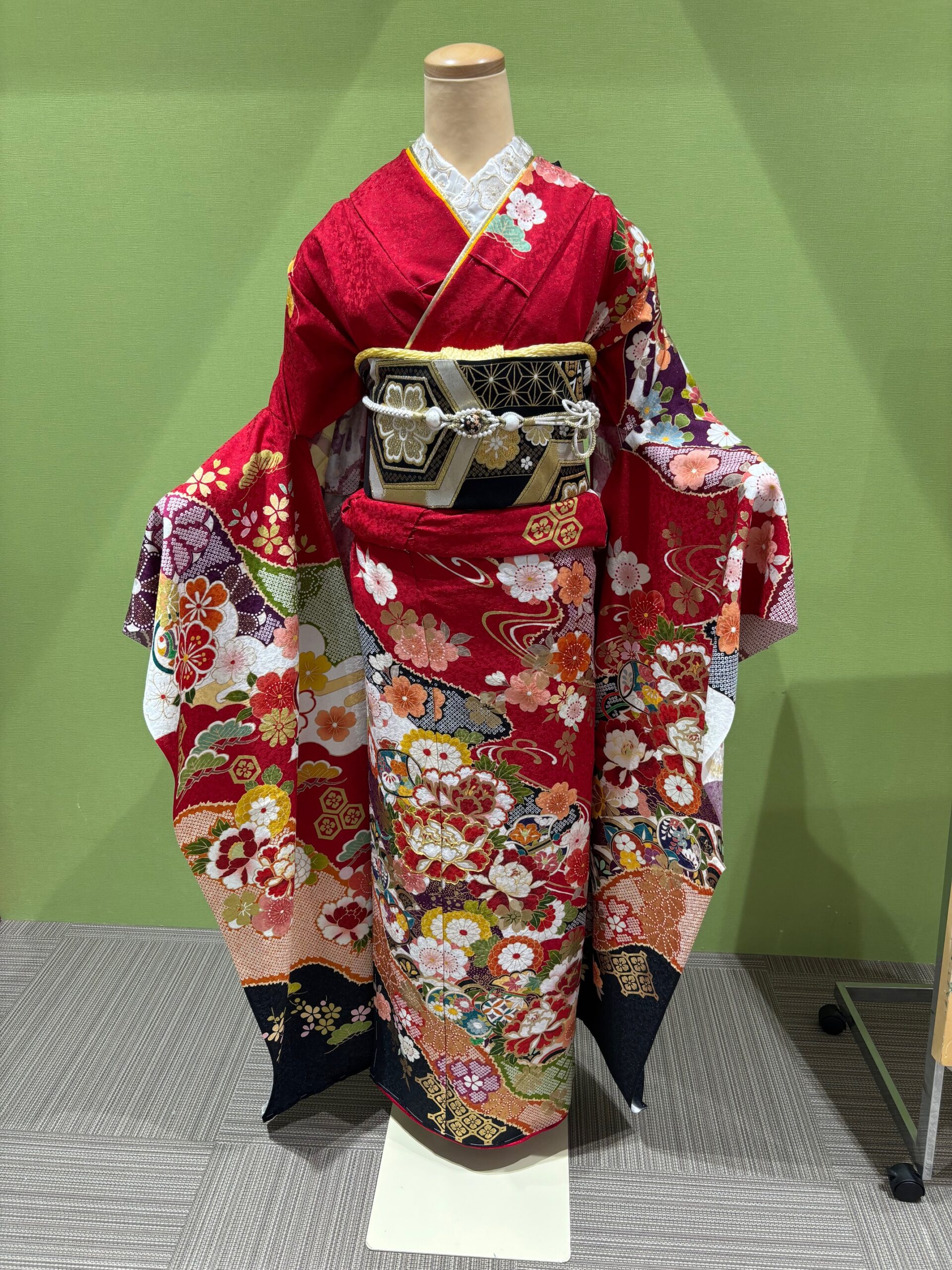 【振袖】人気の赤色のお振袖の着こなし方！
