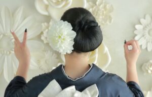 振袖ヘアカラー 黒髪 シニヨン ヘアアレンジ 振袖髪型