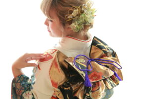 振袖帯結び　振袖後姿　ナチュラルカラー　ヘアカラー