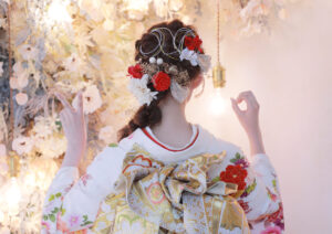 振袖　前撮り　後ろ姿　髪飾り　ヘアスタイル　